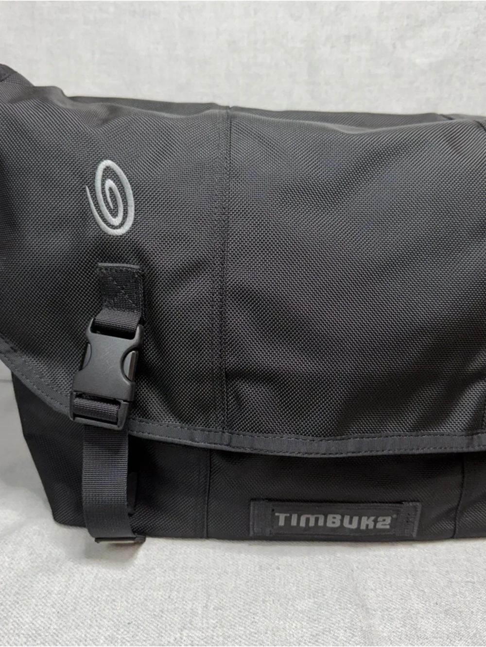 EUC Vintage Timbuk2 Black Nylon Messenger Bag with Adjustable Strap - M